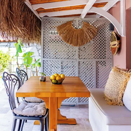 Caliza ホテル アラカティ